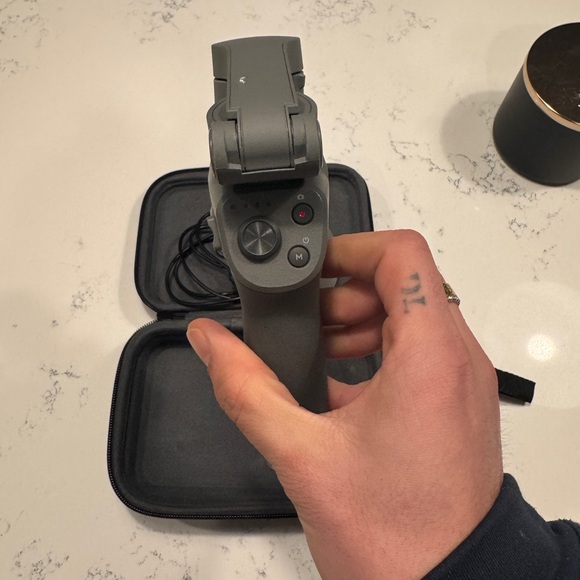 DJI Osmo Mobile 3 Gimbal Stabilizer - Gray - Picture 4 of 13